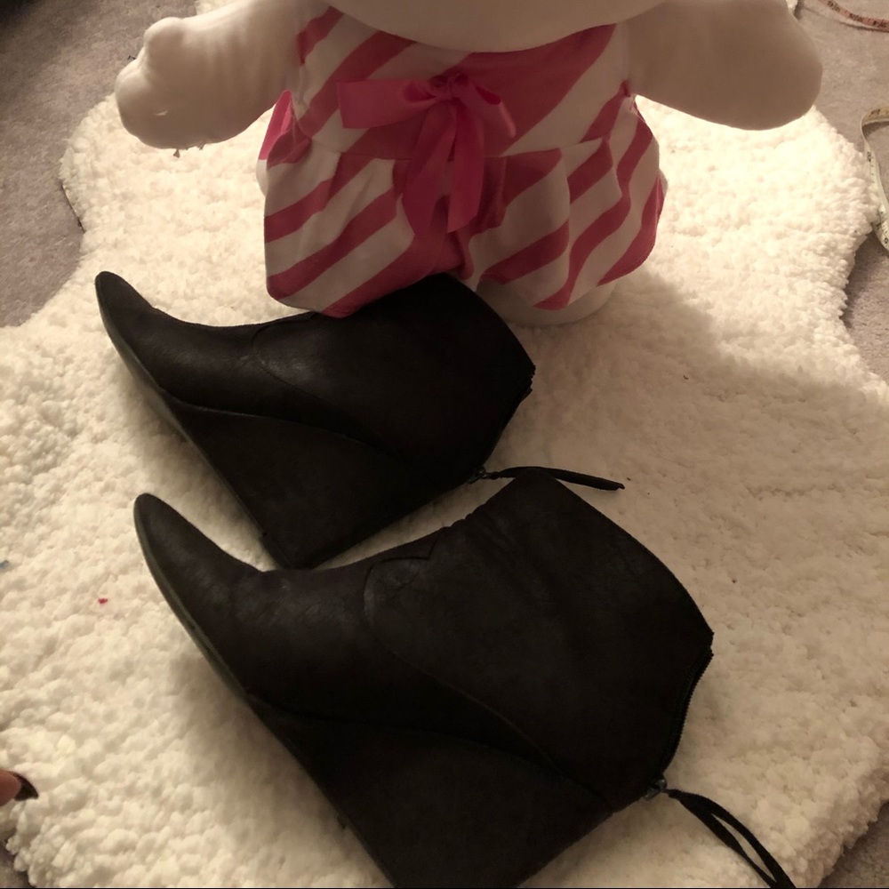 Booties 👢 - Picture 6 of 7